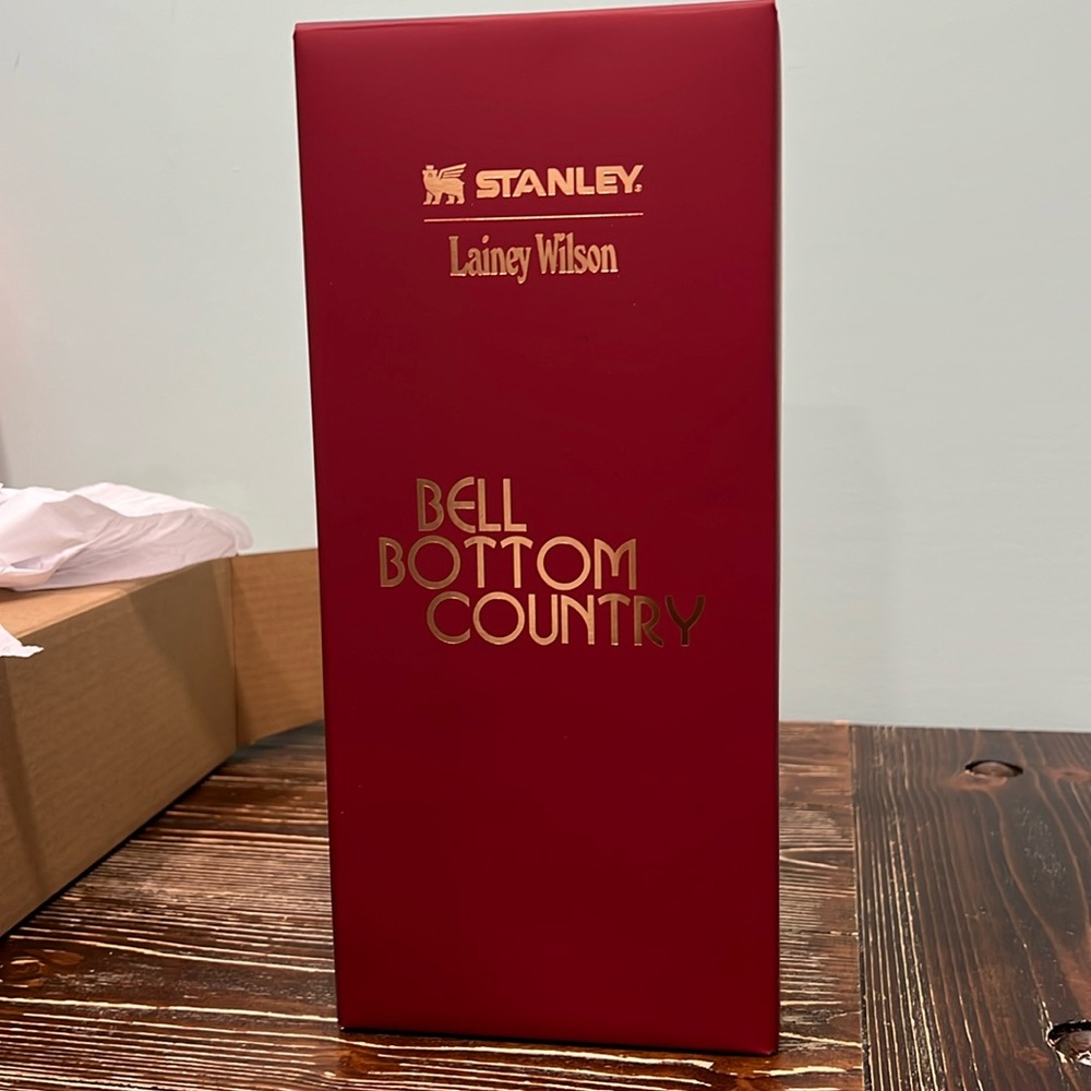 Stanley x Lainey Wilson Country Gold